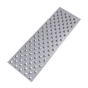 置くだけ簡単トゲでネズミを追い払います！鋭いトゲでネズミの侵入を防止！ねずみ忌避具とおせんぼ：テクノ株式会社製品名：とおせんぼ内容量：１０枚入り サイズ：幅100×長さ300×厚み0,25～0,35mm材質：防錆表面処理鋼板用途：ネズミの忌避取り付けは置くだけ簡単です。鋭い複数のトゲでネズミを追い払います。ネズミは学習能力が高いので、痛みを体験すると、その後は近づかなくなります。取り付け、折り曲げ加工が簡単天井裏など平らな場所にはそのまま「とおせんぼ」を敷き詰めるだけで作業は非常に簡単です。折り曲げるなど加工も容易にできるためネズミの通り道となりやすい換気扇パイプや配管面、梁面などの湾曲面にも簡単に取り付けることができます。ネズミ粘着シートと併用することで捕獲率を上げることができます。●取扱い注意安全のため、とげを下に向けて箱詰めしてあります。必ず上ブタを開け、怪我をしないように慎重に取り出して下さい。幼児、子供の手の届く場所や、人が踏んだりする場所への設置は絶対に避けて下さい。落下する恐れがある場所への設置は避けて下さい。使用上の注意 定められた使用方法を厳守すること。使用用途以外には使わないで下さい。直射日光のあたる場所、高温になる場所での保管は避けて下さい。子供の手の届かないところに保管して下さい。その他、使用上の注意をよく読んでから使用すること。置くだけ簡単トゲでネズミを追い払います！鋭いトゲでネズミの侵入を防止！ねずみ忌避具とおせんぼ：テクノ株式会社